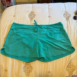 Athleta Green Athletic Shorts Lightweight Mid-Thigh